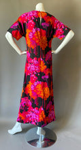 Load image into Gallery viewer, Mod Fuchsia Forest Maxi Dress