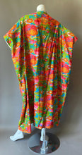 Load image into Gallery viewer, O'pell Pink Hibiscus Print short torso Caftan