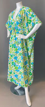 Load image into Gallery viewer, O'pell Mod Print Short Torso Caftan