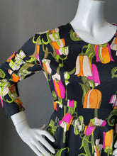 Load image into Gallery viewer, Cute Mod Floral Print Day Dress