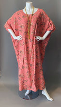 Load image into Gallery viewer, O'pell 1950s Pink Palm Tree Print Tunic Caftan and Matching Mask