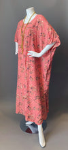 Load image into Gallery viewer, O'pell 1950s Pink Palm Tree Print Tunic Caftan and Matching Mask
