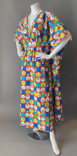 Load image into Gallery viewer, O'pell Op Art Mod Print Long Torso Caftan and Matching Mask