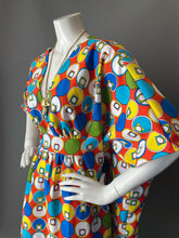 Load image into Gallery viewer, O'pell Op Art Mod Print Long Torso Caftan and Matching Mask