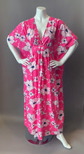 Load image into Gallery viewer, O'pell Pink Mod Floral Petite Short Torso Caftan with Matching Mask