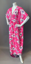 Load image into Gallery viewer, O'pell Pink Mod Floral Petite Short Torso Caftan with Matching Mask