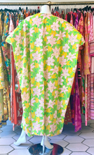 Load image into Gallery viewer, Vintage Lilly Pulitzer Print O’pell Caftan
