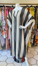 Load image into Gallery viewer, Sheer O’pell Tunic Black/White/Gold
