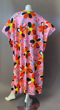 Load image into Gallery viewer, O&#39;pell Mod Happy Days Print long torso Caftan
