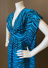 Load image into Gallery viewer, O&#39;pell Blue Tiger Print Petite Caftan
