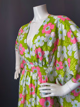 Load image into Gallery viewer, O&#39;pell Spring Flowers Mod Print Long Torso Caftan
