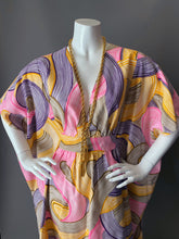 Load image into Gallery viewer, O&#39;pell Mod Swirl Print Long Torso Caftan with Matching Mask
