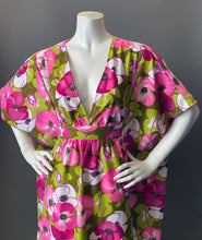 Load image into Gallery viewer, O&#39;pell Pink and Green Mod Floral Print Short Torso Caftan
