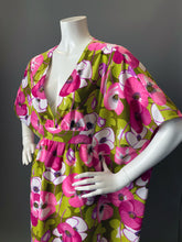 Load image into Gallery viewer, O&#39;pell Pink and Green Mod Floral Print Short Torso Caftan
