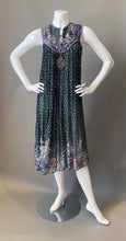 Load image into Gallery viewer, Vintage Indian Purple Floral Cotton Gauze Tunic Sun Dress

