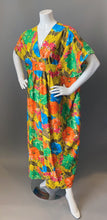 Load image into Gallery viewer, O&#39;pell Mod Floral Cotton Short Torso Petite Caftan and Matching Mask
